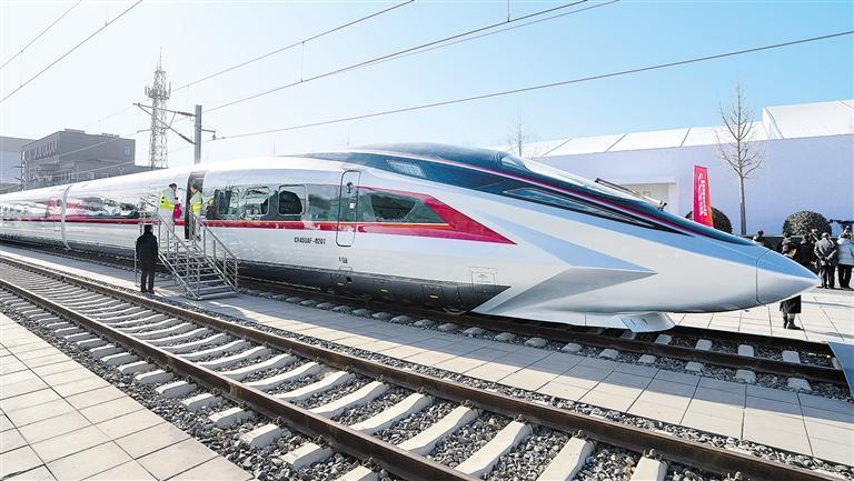 時(shí)速400公里CR450動(dòng)車組樣車發(fā)布