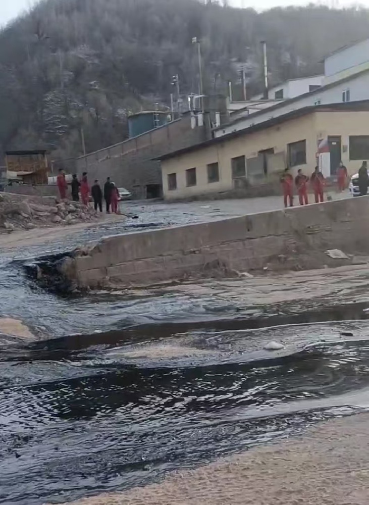 延長(zhǎng)石油采油廠原油泄漏 已流入河道