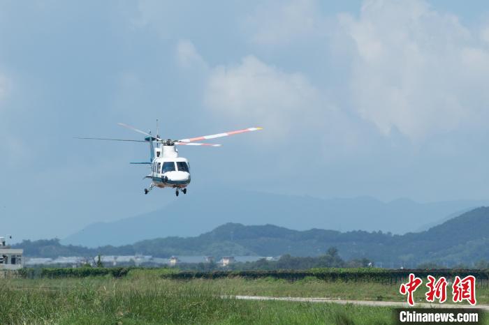 （經(jīng)濟觀察）無人機動力傘多場景應(yīng)用 海南自貿(mào)港新“機”遇(圖2)