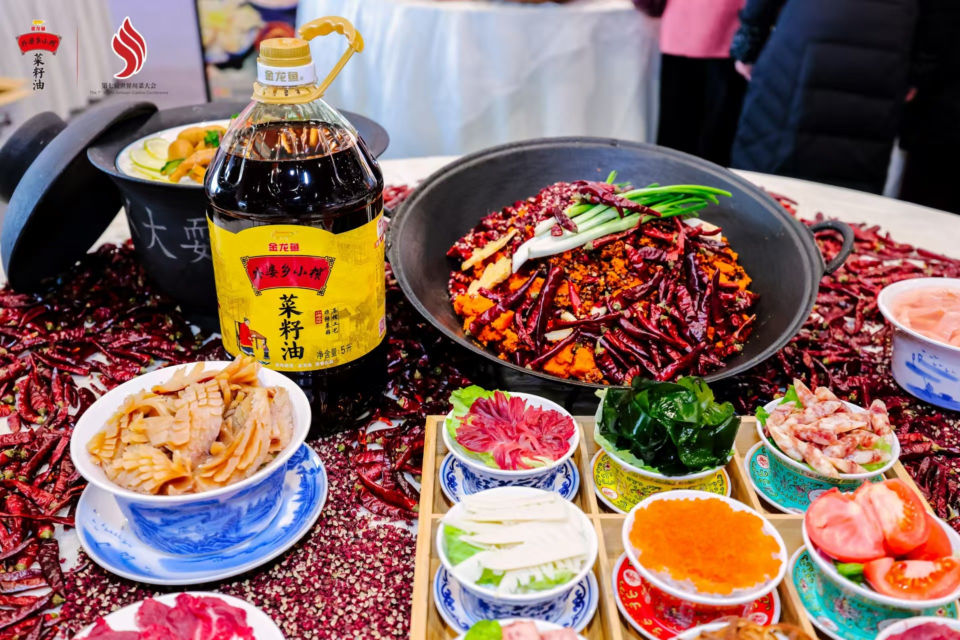 外婆鄉(xiāng)小榨菜籽油蟬聯(lián)四屆世界川菜大會(huì)指定用油 榮獲世界級(jí)雙賽專業(yè)權(quán)威認(rèn)可(圖5)