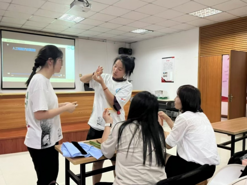 南通大學(xué)杏林學(xué)院：心燈照社區(qū)，共守安康路(圖2)