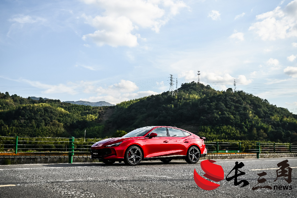 上汽俞經民：加快實現(xiàn)“油電平權” 2025年MG將推出4款新車(圖1)