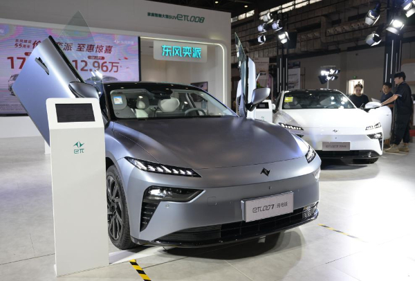 國產(chǎn)新能源汽車點靚金秋車展(圖2) 國產(chǎn)新能源汽車點靚金秋車展(圖2)