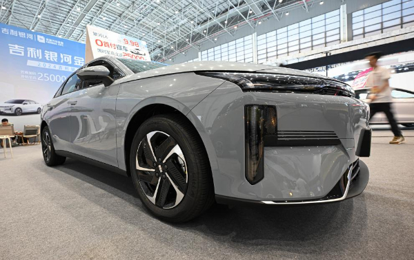 國產(chǎn)新能源汽車點靚金秋車展(圖5) 國產(chǎn)新能源汽車點靚金秋車展(圖5)