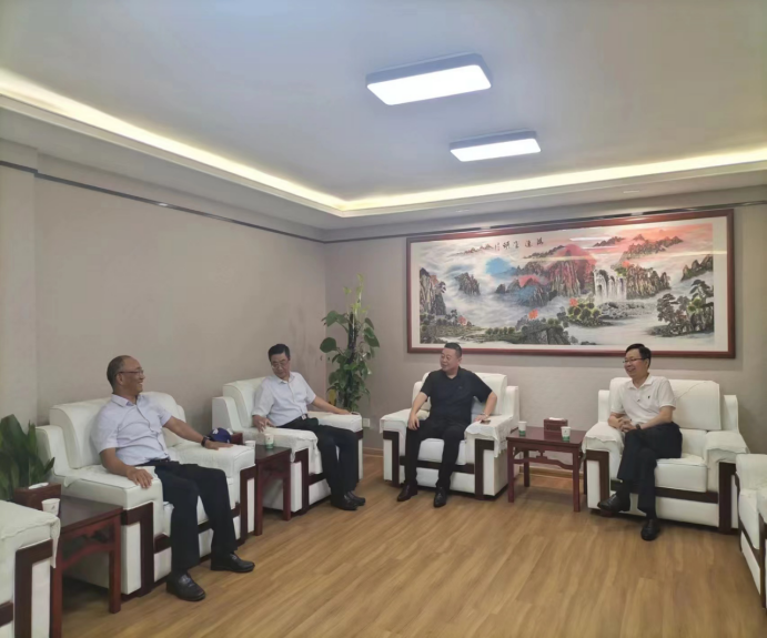 陶行知基金會公益組與安慶考上“985”大學的寒門學子共創(chuàng)美好未來(圖3) 陶行知基金會公益組與安慶考上“985”大學的寒門學子共創(chuàng)美好未來(圖3)