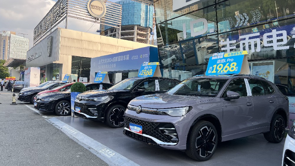 從中央經(jīng)濟(jì)工作會議看汽車產(chǎn)業(yè) 專家研判2025年“兩新”政策對汽車消費的刺激作用會更大(圖1) 從中央經(jīng)濟(jì)工作會議看汽車產(chǎn)業(yè) 專家研判2025年“兩新”政策對汽車消費的刺激作用會更大(圖1)