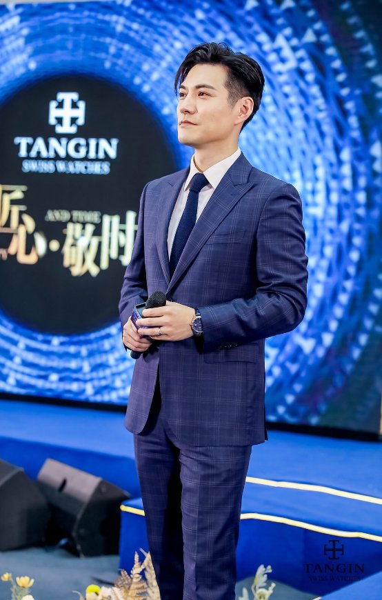 嚴(yán)屹寬空降瑞士天珺表新品發(fā)布會(huì),敬獻(xiàn)天珺時(shí)光(圖8) 嚴(yán)屹寬空降瑞士天珺表新品發(fā)布會(huì),敬獻(xiàn)天珺時(shí)光(圖8)