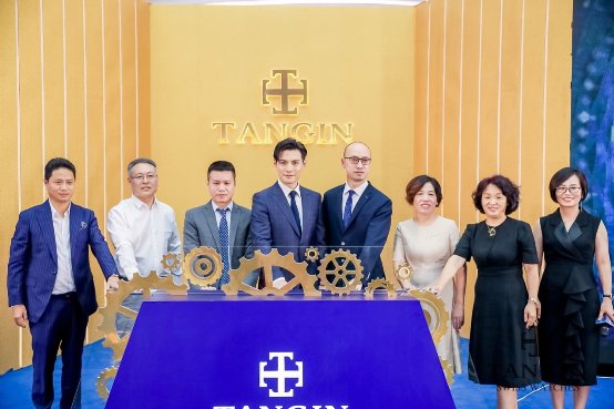 嚴(yán)屹寬空降瑞士天珺表新品發(fā)布會(huì),敬獻(xiàn)天珺時(shí)光(圖10) 嚴(yán)屹寬空降瑞士天珺表新品發(fā)布會(huì),敬獻(xiàn)天珺時(shí)光(圖10)