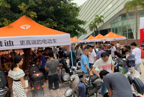 平均每天賣出1.3萬臺 雅迪霸榜市場 榮登中國民營企業(yè)500強(qiáng)(圖2) 平均每天賣出1.3萬臺 雅迪霸榜市場 榮登中國民營企業(yè)500強(qiáng)(圖2)