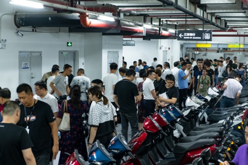 平均每天賣出1.3萬臺 雅迪霸榜市場 榮登中國民營企業(yè)500強(qiáng)(圖5) 平均每天賣出1.3萬臺 雅迪霸榜市場 榮登中國民營企業(yè)500強(qiáng)(圖5)