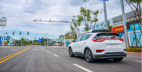 中國(guó)首批前裝量產(chǎn)L4級(jí)自動(dòng)駕駛乘用車紅旗EV 喜提北京路測(cè)牌照(圖2) 中國(guó)首批前裝量產(chǎn)L4級(jí)自動(dòng)駕駛乘用車紅旗EV 喜提北京路測(cè)牌照(圖2)