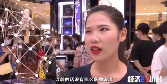 手機(jī)直降2000元、化妝品7折 這里一個(gè)月狂賣24.9億(圖3)