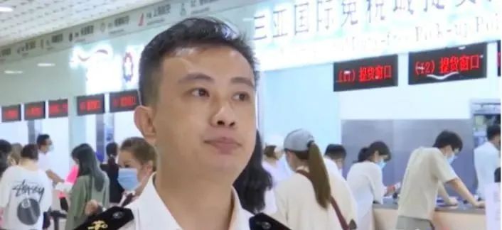 手機(jī)直降2000元、化妝品7折 這里一個(gè)月狂賣24.9億(圖17)