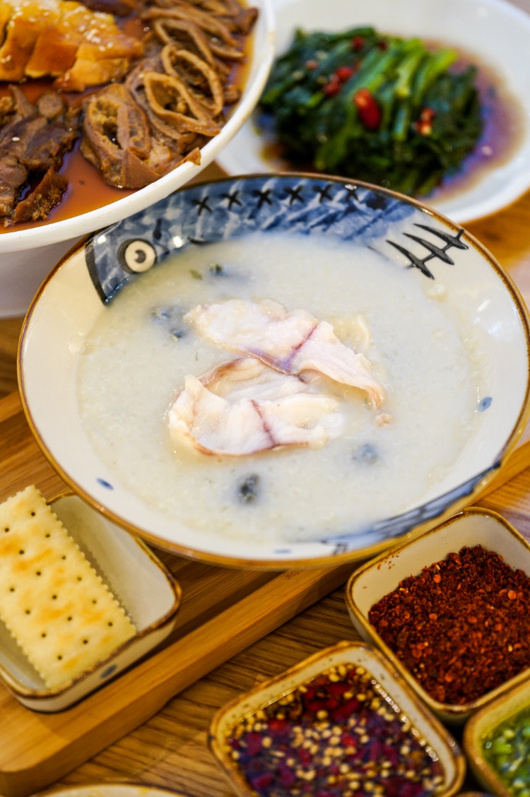 “不火”開創(chuàng)“魚湯粥”川式新吃法(圖1) “不火”開創(chuàng)“魚湯粥”川式新吃法(圖1)