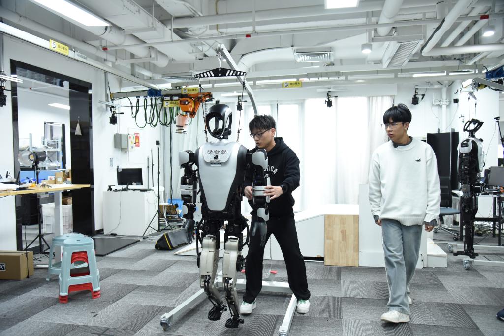 媒體管家官方2025 :中國人形機器人產(chǎn)業(yè)“加速跑”(圖1) 媒體管家官方2025 :中國人形機器人產(chǎn)業(yè)“加速跑”(圖1)