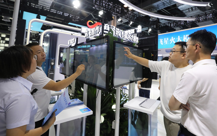 2025媒體管家上海軟聞 :財經(jīng)聚焦丨國產(chǎn)大模型發(fā)展按下提速鍵(圖2) 2025媒體管家上海軟聞 :財經(jīng)聚焦丨國產(chǎn)大模型發(fā)展按下提速鍵(圖2)