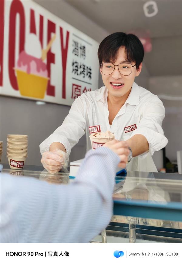 撥開繚繞煙火 榮耀90系列寫真人像記錄淄博百姓的真實之美(圖3)