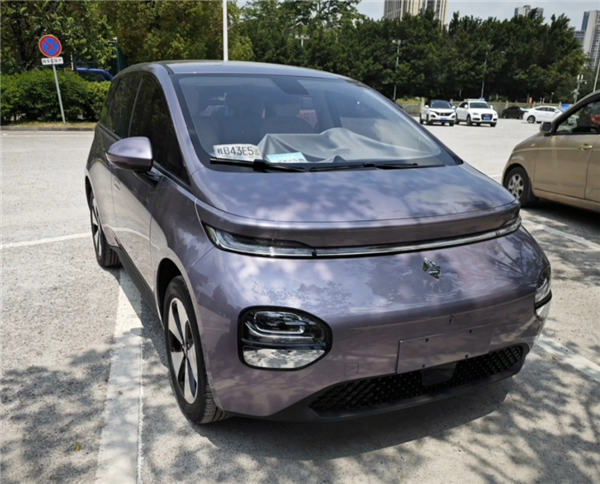 10萬級純電大PK 五菱寶駿云朵、比亞迪海豚同框：差別顯著(圖3)