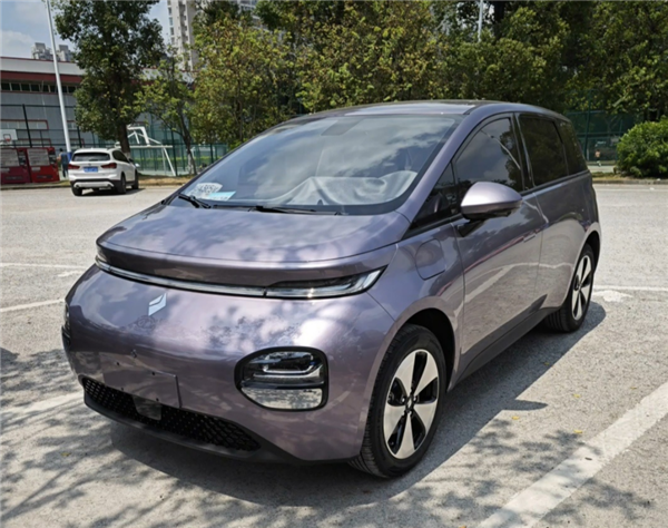 10萬級純電大PK 五菱寶駿云朵、比亞迪海豚同框：差別顯著(圖2)