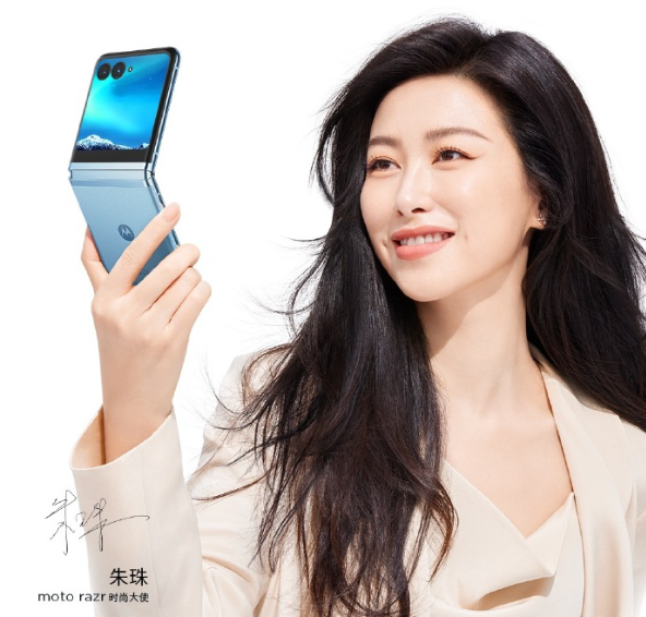 外屏比劃時代的iPhone 4還大!moto razr 40 Ultra今日預(yù)售:5699元起(圖3) 外屏比劃時代的iPhone 4還大!moto razr 40 Ultra今日預(yù)售:5699元起(圖3)