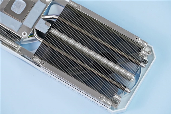 純白外殼淡雅清新！耕升RTX 4060 Ti踏雪顯卡圖賞(圖13)