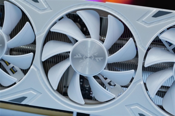 純白外殼淡雅清新！耕升RTX 4060 Ti踏雪顯卡圖賞(圖11)