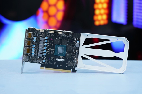 純白外殼淡雅清新！耕升RTX 4060 Ti踏雪顯卡圖賞(圖15)