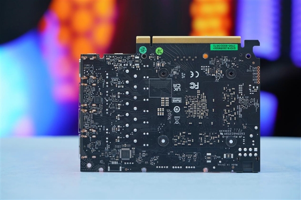 純白外殼淡雅清新！耕升RTX 4060 Ti踏雪顯卡圖賞(圖17)