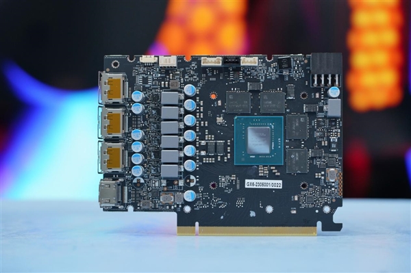 純白外殼淡雅清新！耕升RTX 4060 Ti踏雪顯卡圖賞(圖16)