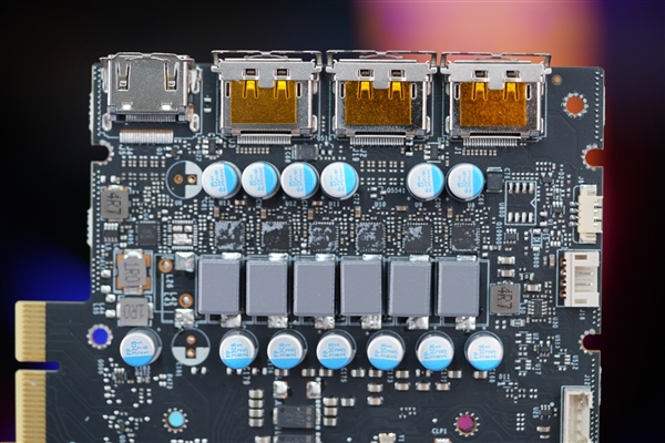 純白外殼淡雅清新！耕升RTX 4060 Ti踏雪顯卡圖賞(圖21)