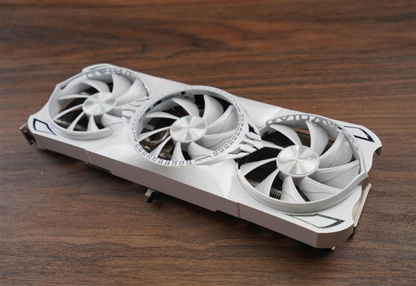 冉冉新星！耕升GeForce RTX 4060 Ti星極皓月OC+DLSS 3助力1080P光追極致體驗(yàn)！(圖15)